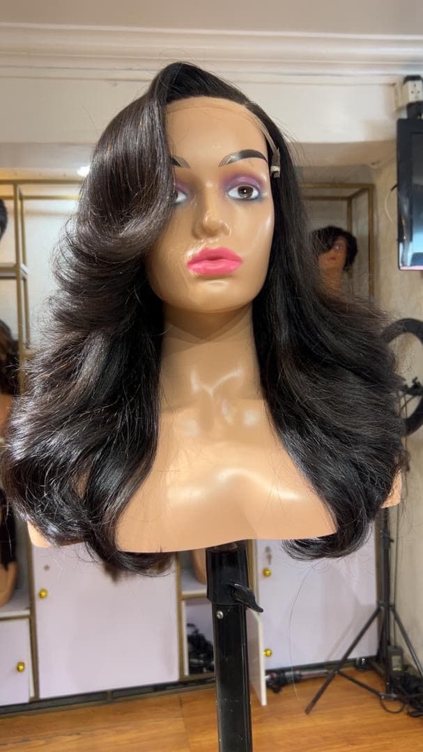 Elijah Unisex Saloon