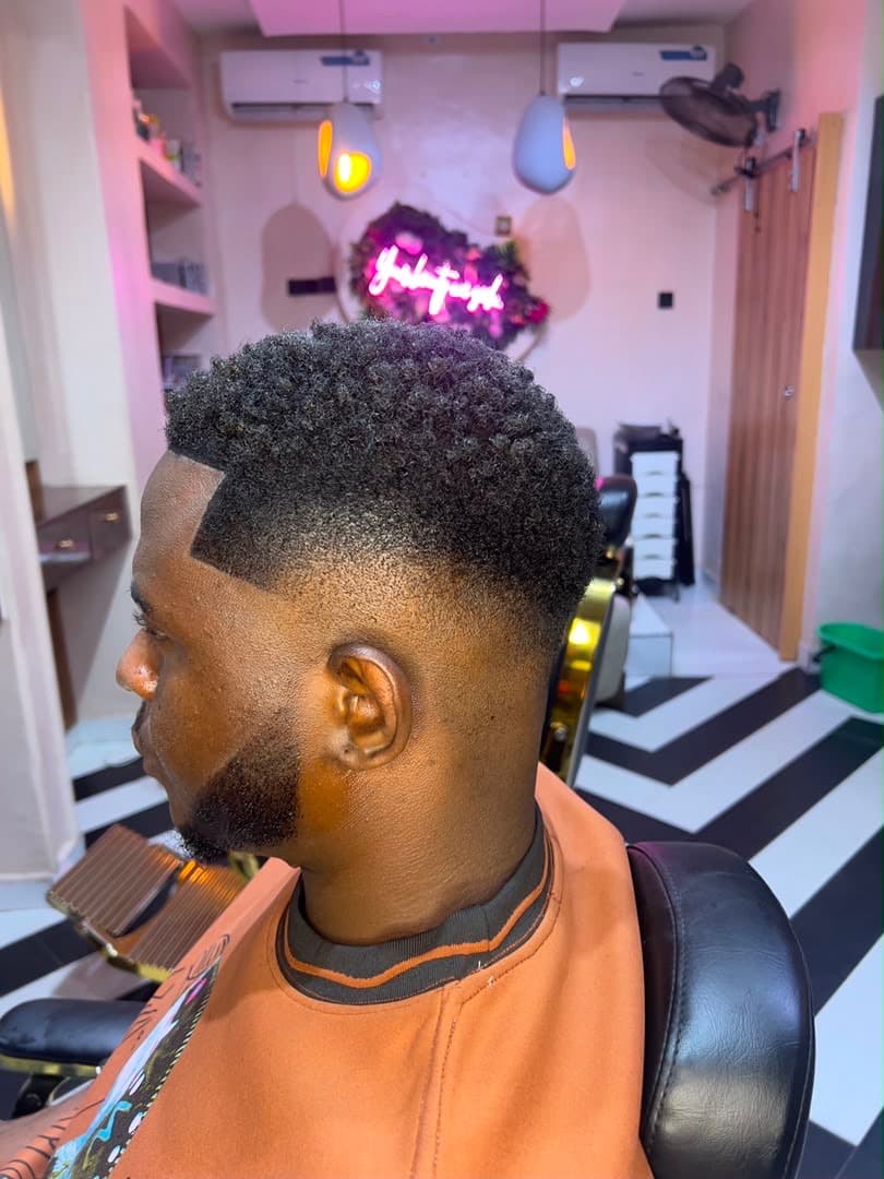 Reges Salon profile