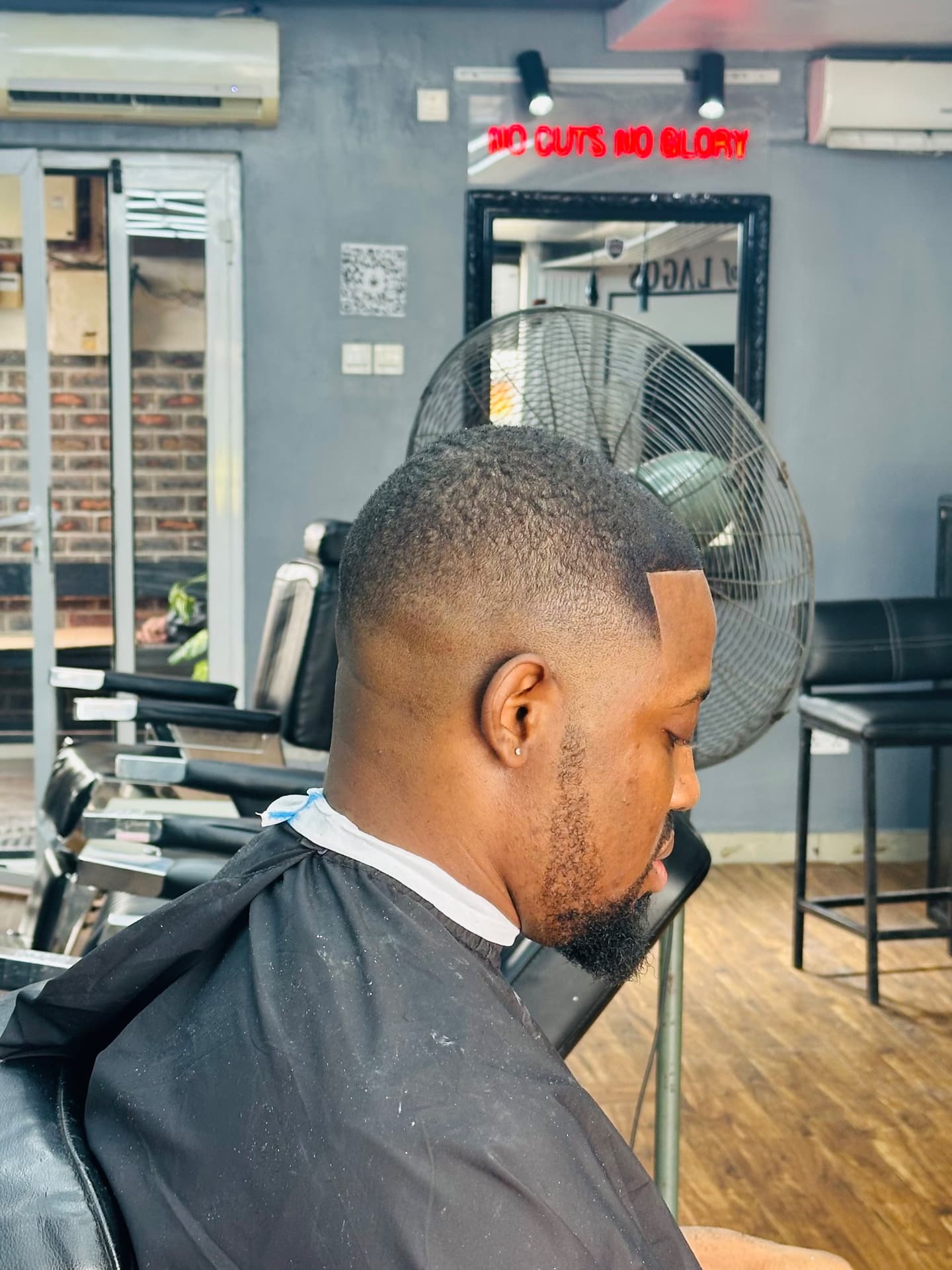 Sharp cuts. Clean fades. Fresh confidence. 💈✂️
Book your appointment and let me give you the perfect look.