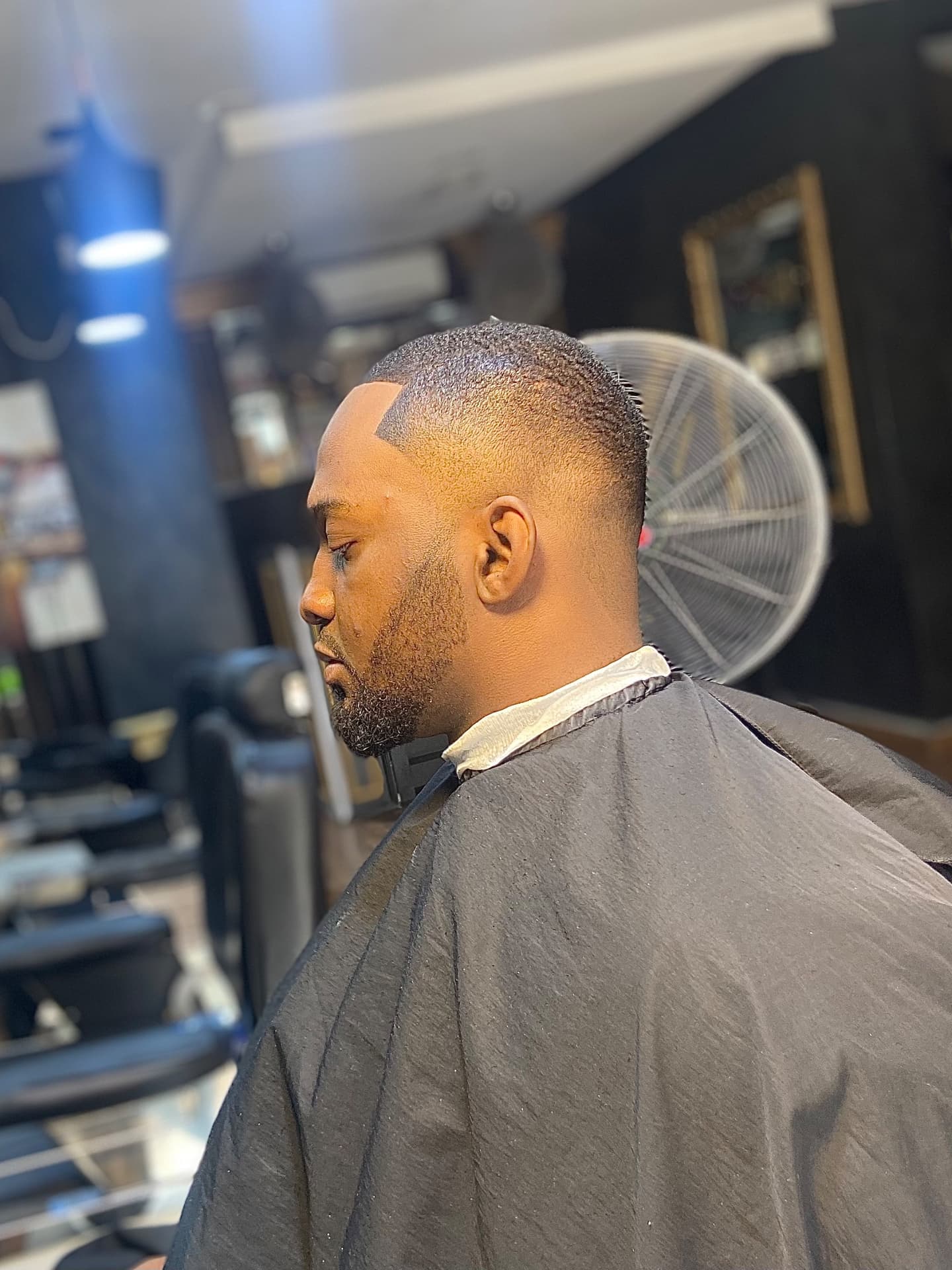 Sharp cuts. Clean fades. Fresh confidence. 💈✂️
Book your appointment and let me give you the perfect look.