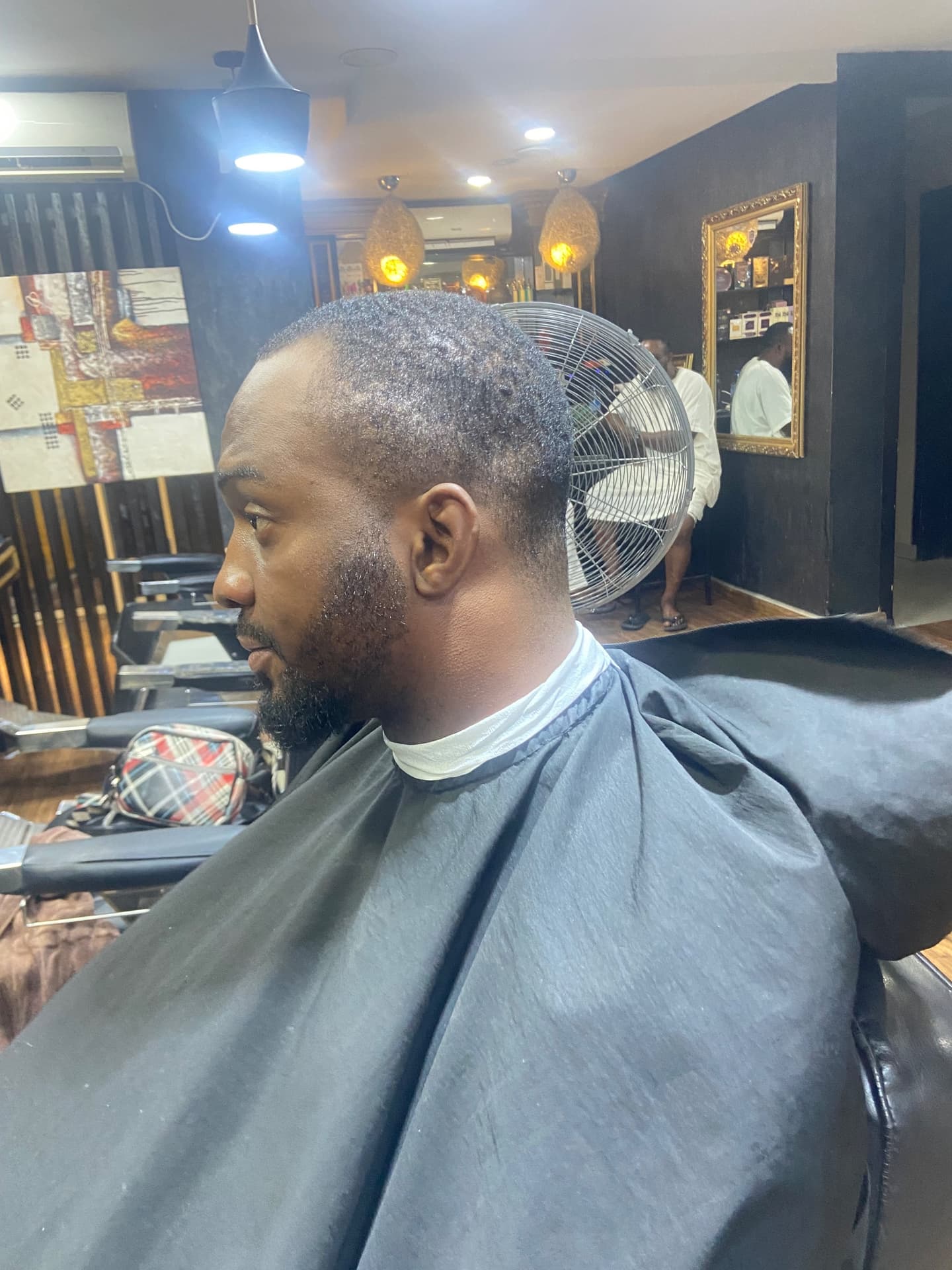 Sharp cuts. Clean fades. Fresh confidence. 💈✂️
Book your appointment and let me give you the perfect look.