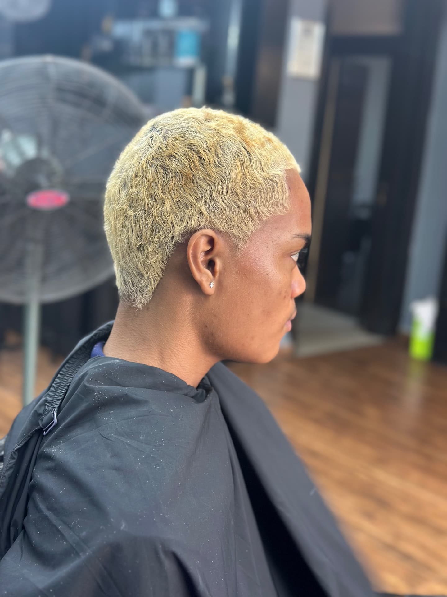 Sharp cuts. Clean fades. Fresh confidence. 💈✂️
Book your appointment and let me give you the perfect look.
