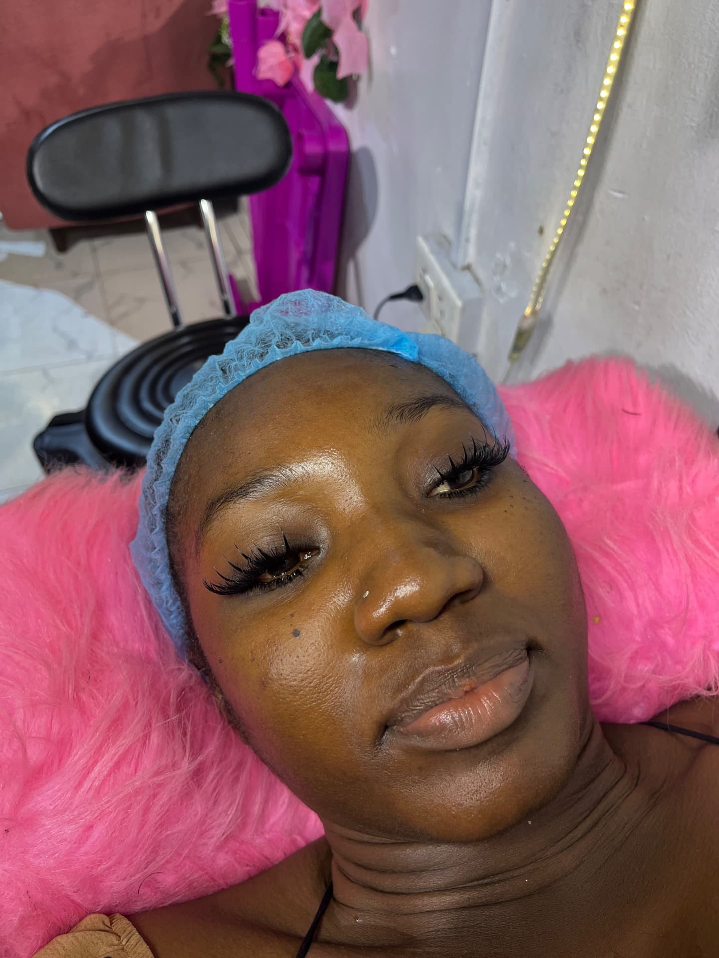 Different lash styles ranging from classics to hybrids, customized sets and wispy.