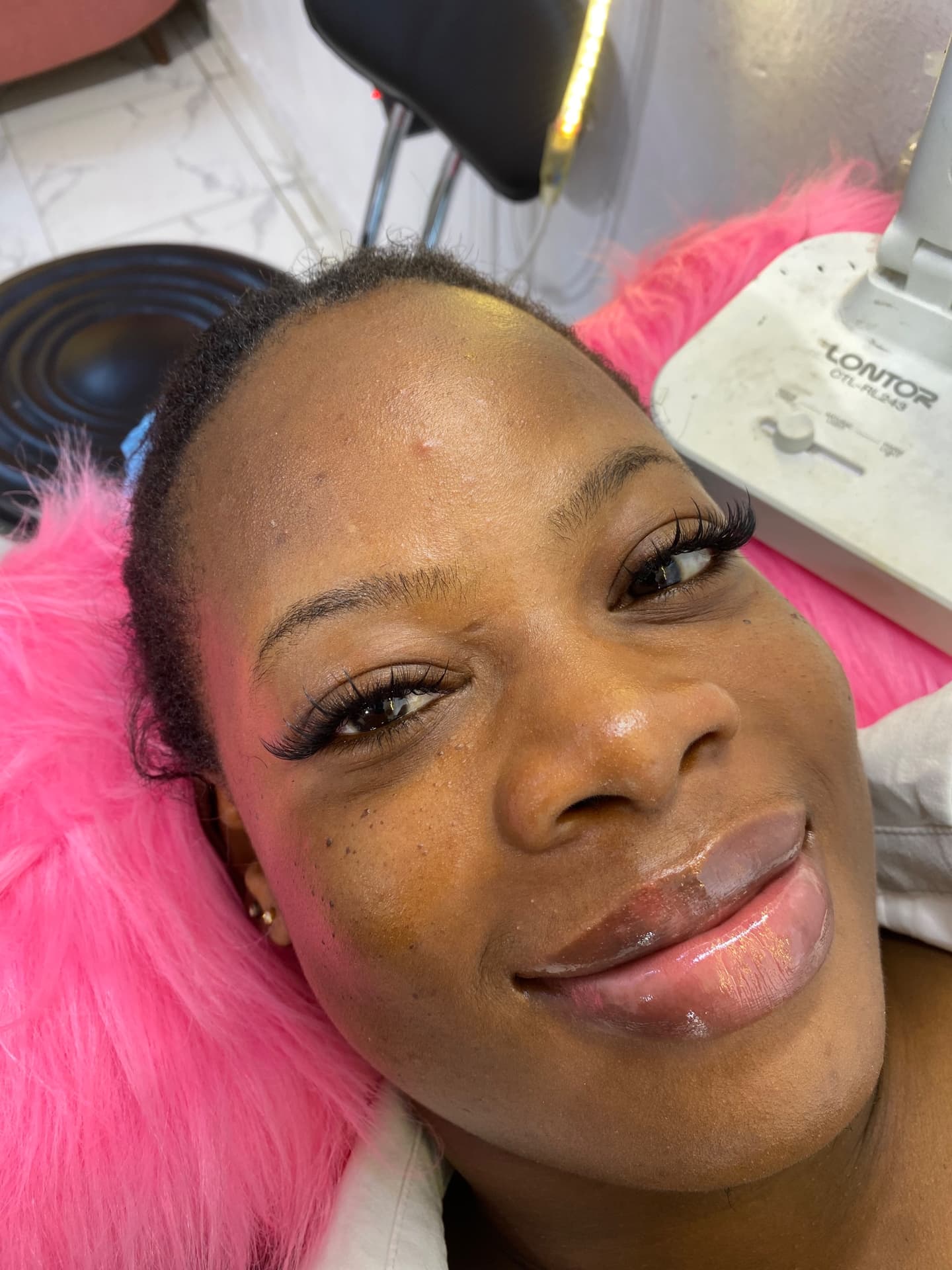 Different lash styles ranging from classics to hybrids, customized sets and wispy.