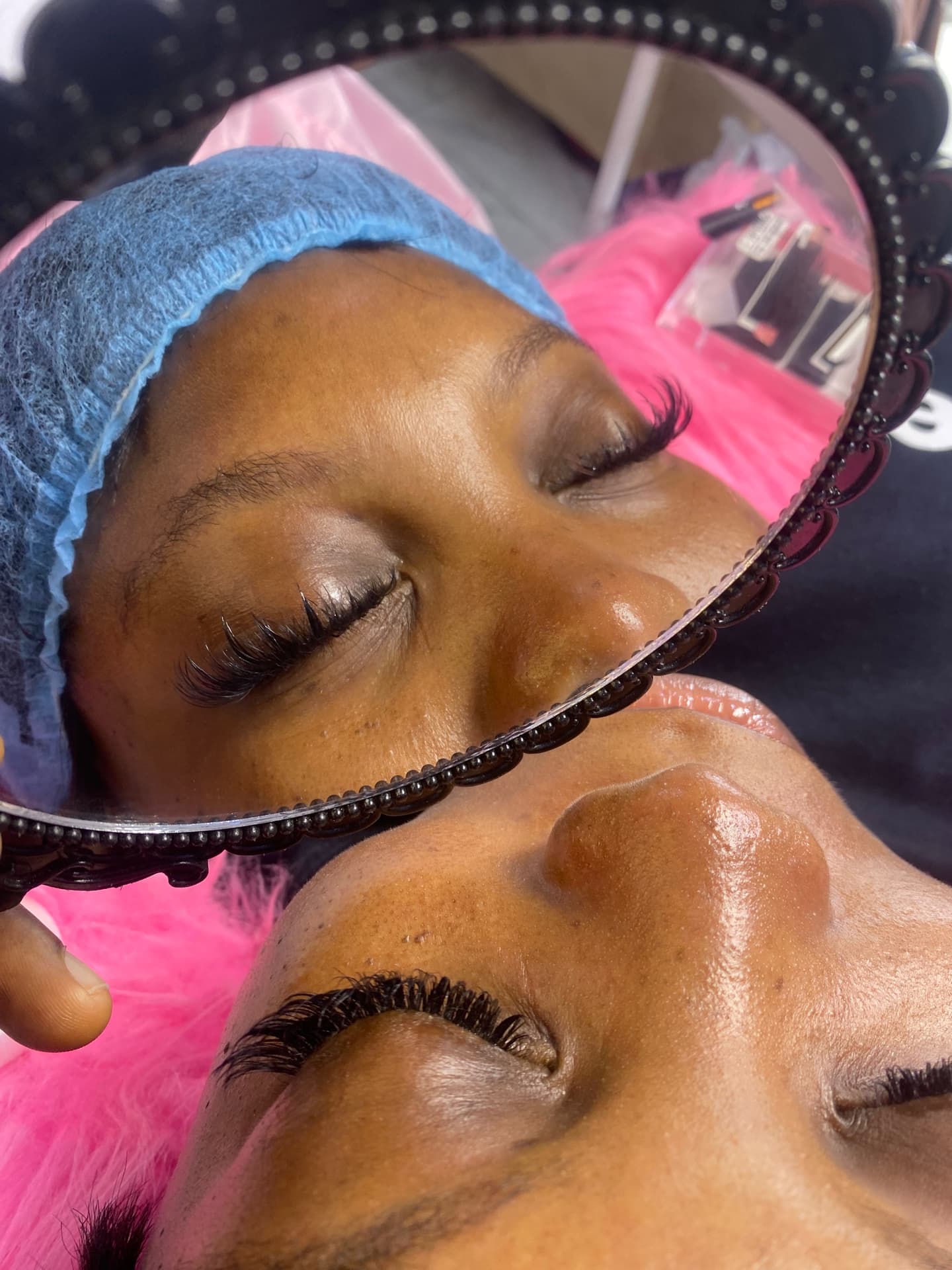 Different lash styles ranging from classics to hybrids, customized sets and wispy.