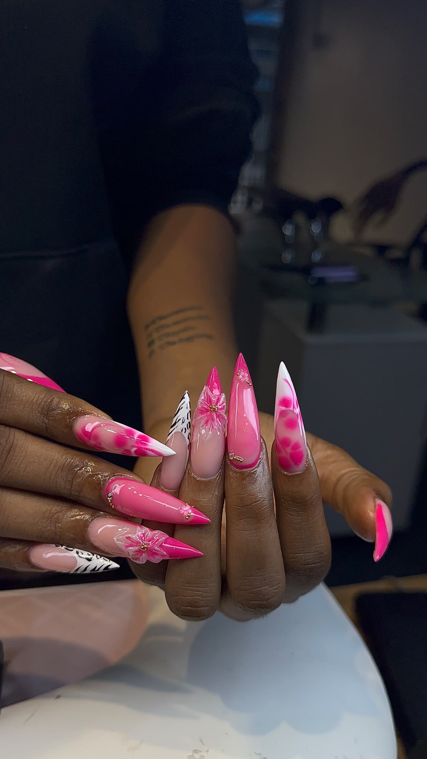 Kraveluxenails profile
